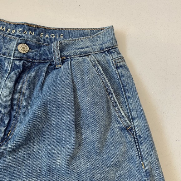 American Eagle Mom Short Woman 00 High‎ Rise Denim Blue Pleats Pockets  Beach - Picture 3 of 12